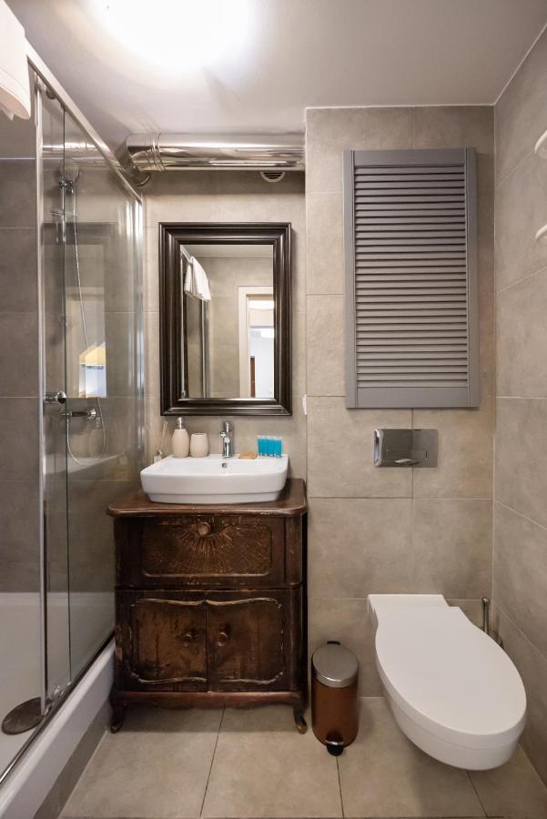 Nowy Swiat Modern Vintage Apartment Warsaw
